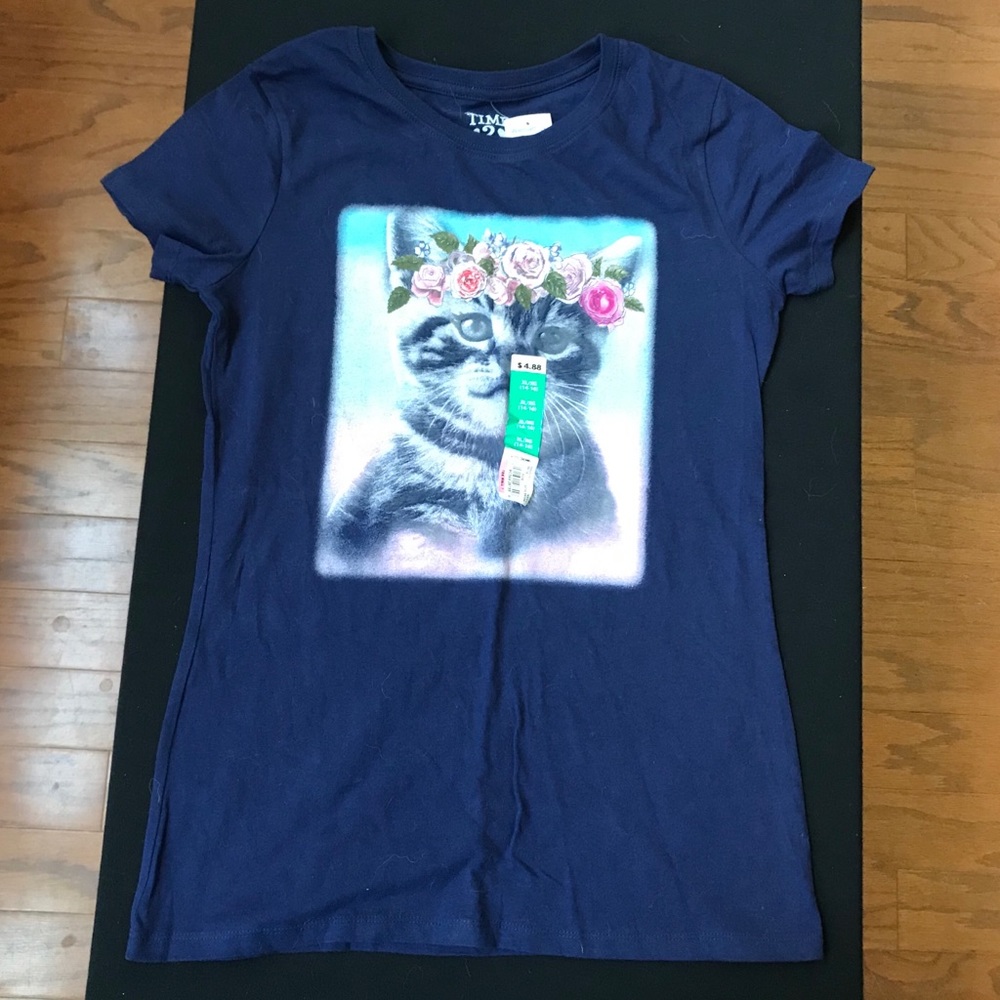 Cat graphic tee.